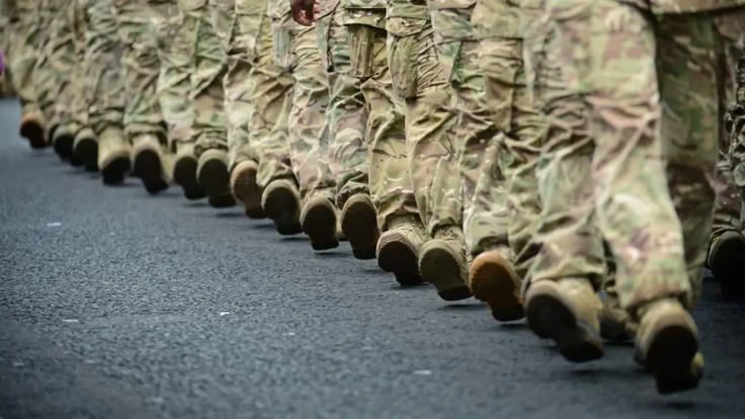 ملاحقةبتهم القتل لجنود بريطانيين قاتلوا في العراق