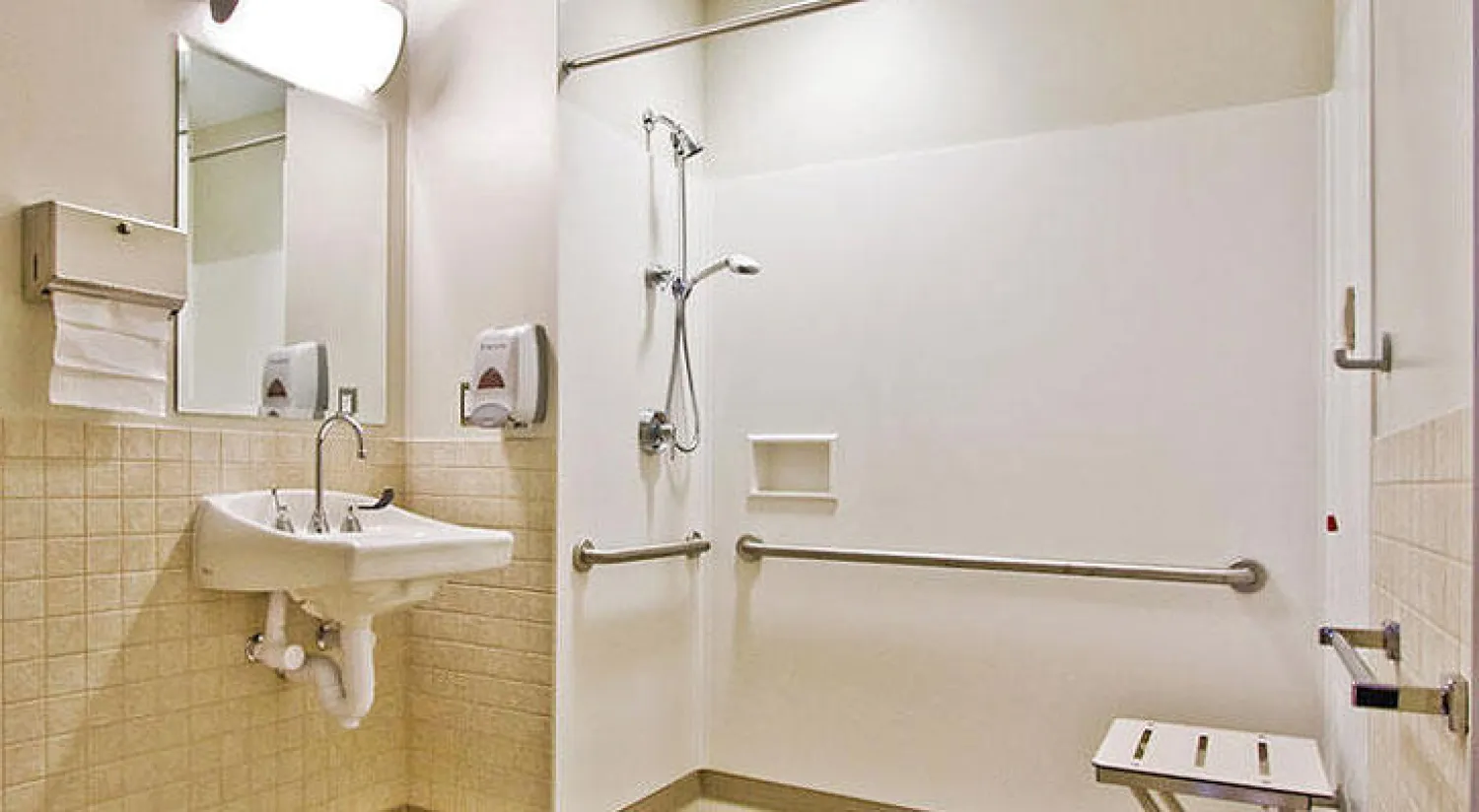 دراسة: المرضى قد يتمكنون من الاستحمام بعد يومين من الجراحة