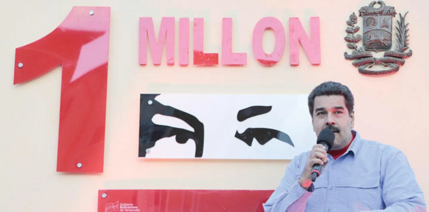 نيكولاس مادورو الذي اختاره هوغو شافيز لخلافته مني بهزيمة مؤلمة في الانتخابات التشريعية بفنزويلا (رويترز)