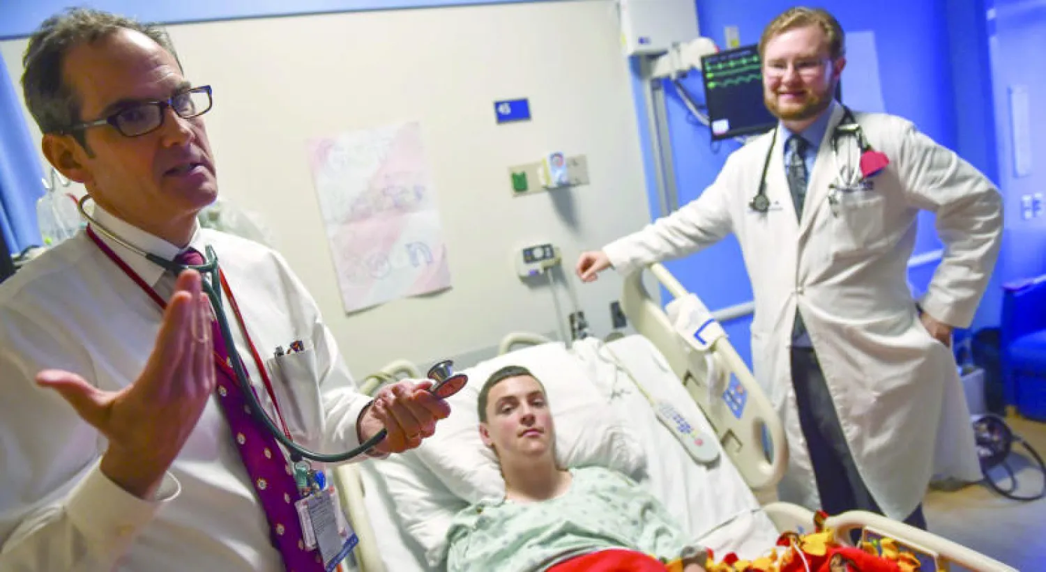 «السماعة الطبية» تلفظ أنفاسها الأخيرة