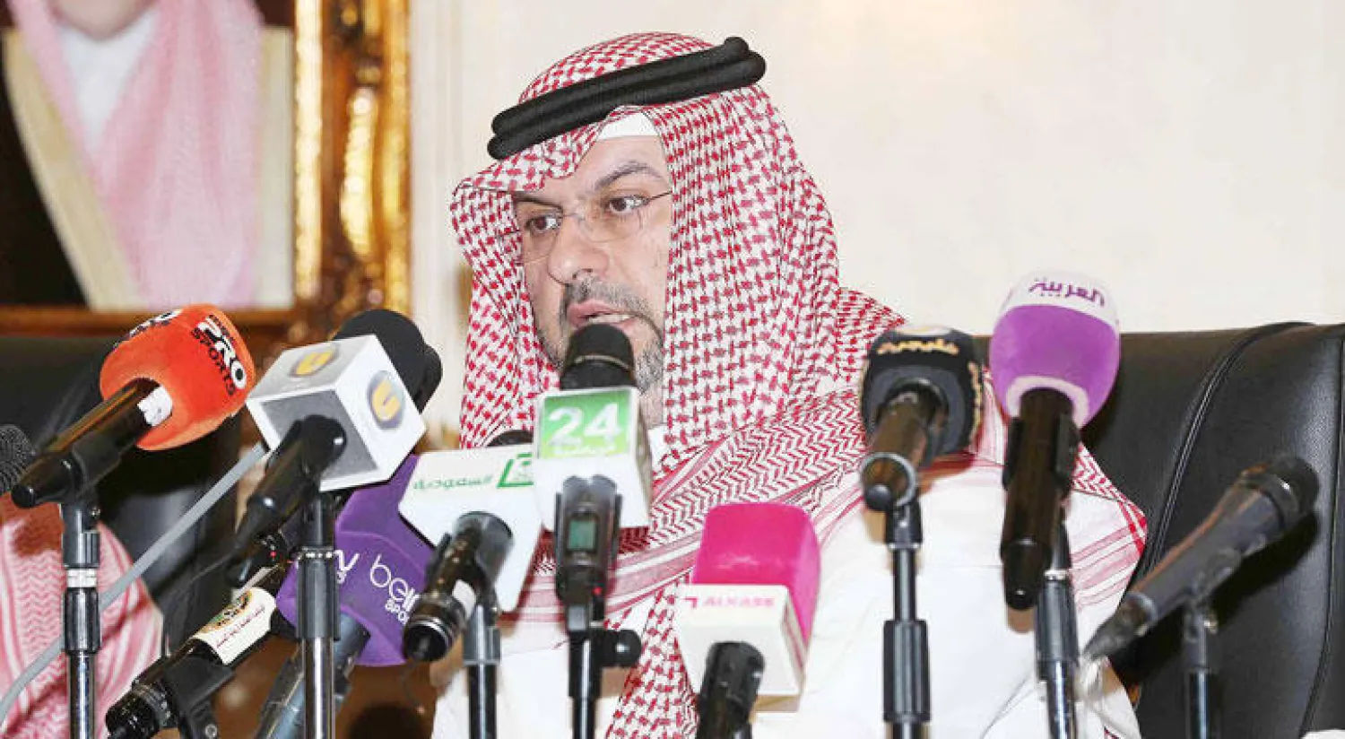 الأمير عبد الله بن مساعد خلال المؤتمر الصحافي أمس (تصوير: مركز رعاية الشباب الإعلامي)