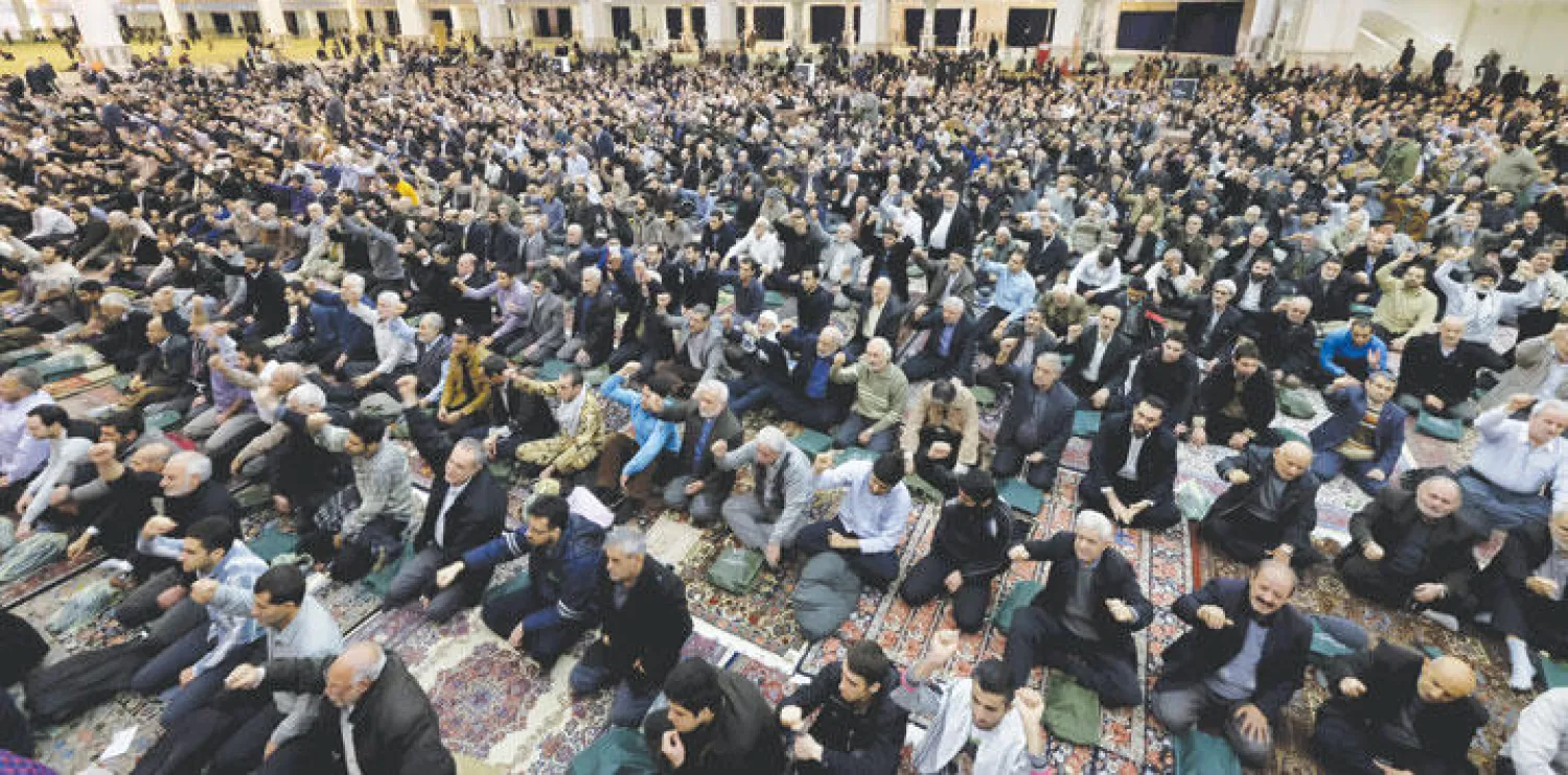 جانب من صلاة الجمعة في طهران أمس (رويترز)