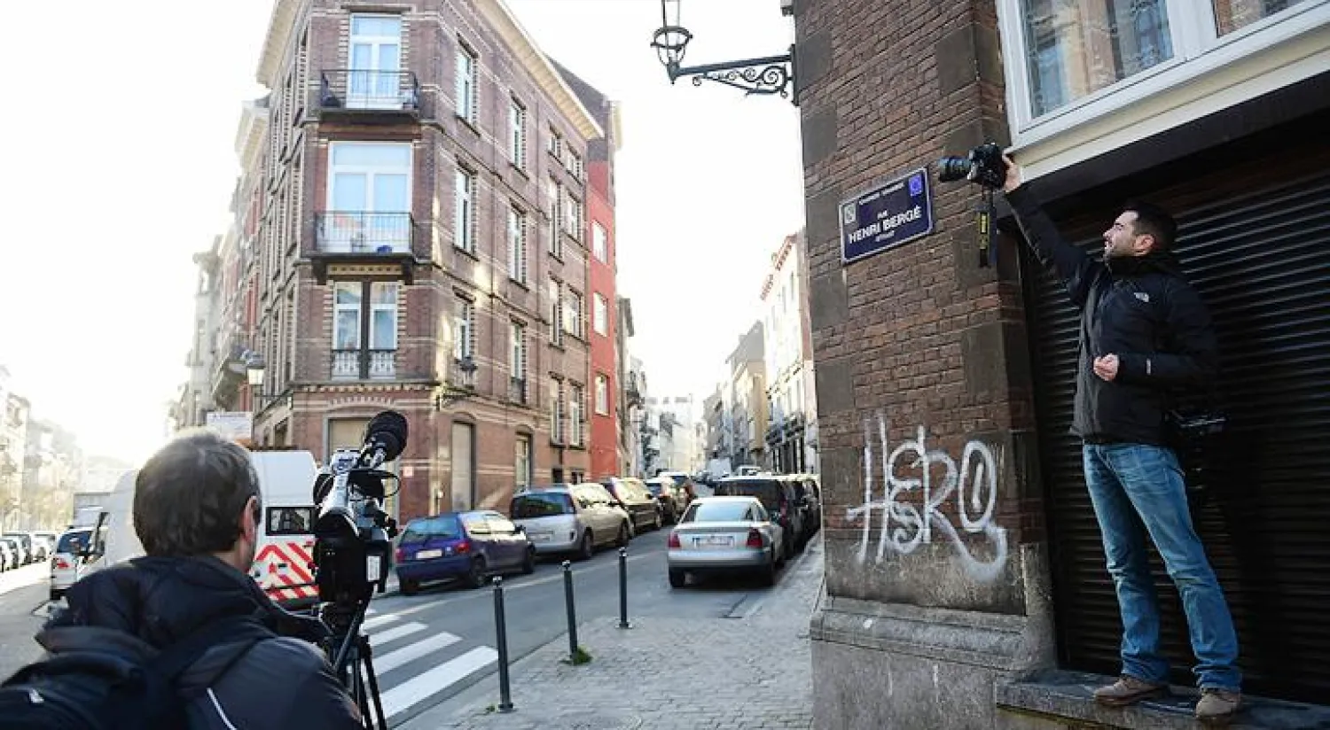 بصمة لعبد السلام المشتبه به في اعتداءات باريس وأحزمة ناسفة بشقة في بروكسل