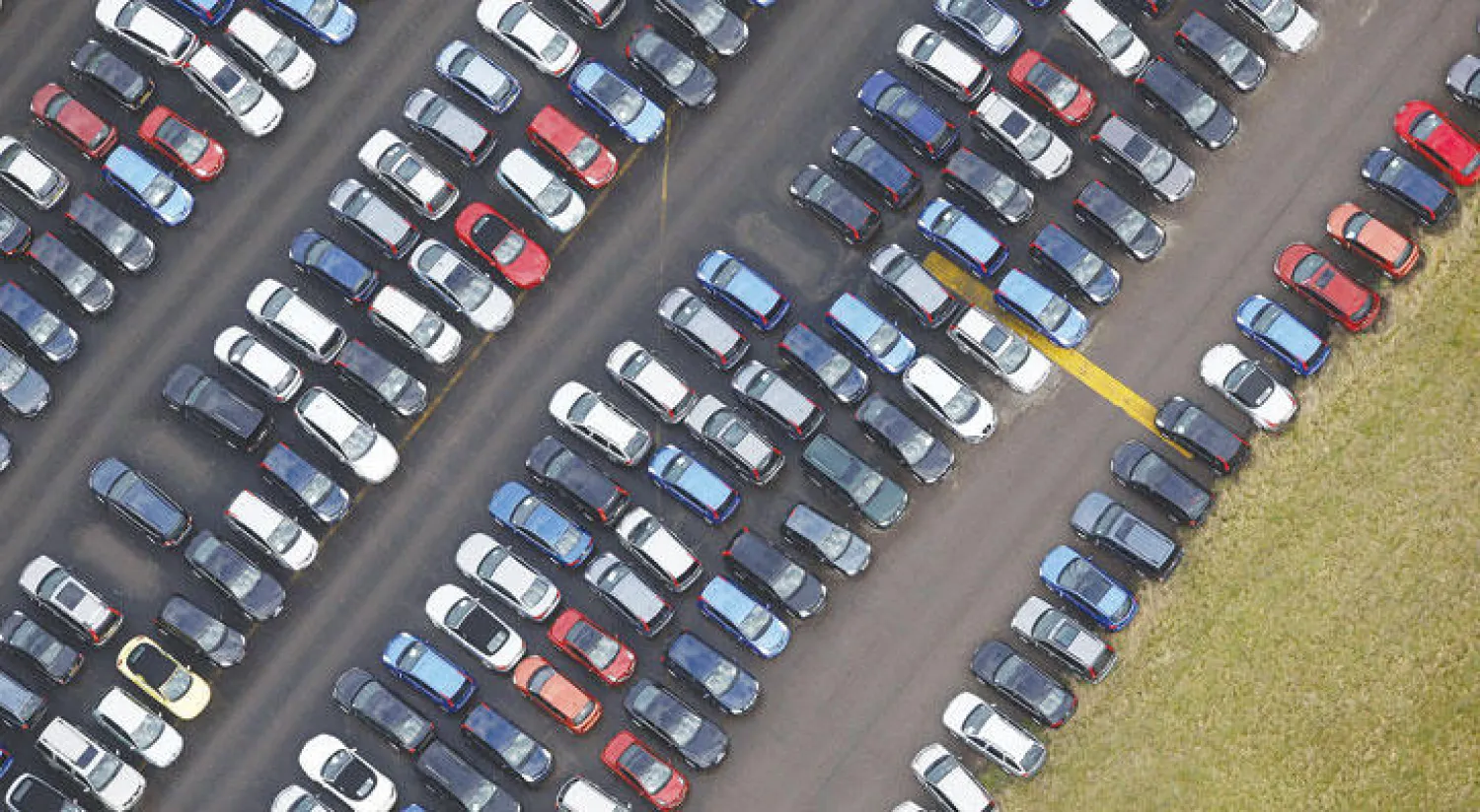 هنالك أكثر من سباق يجري لإنتاج سيارة المستقبل (أ.ف.ب)