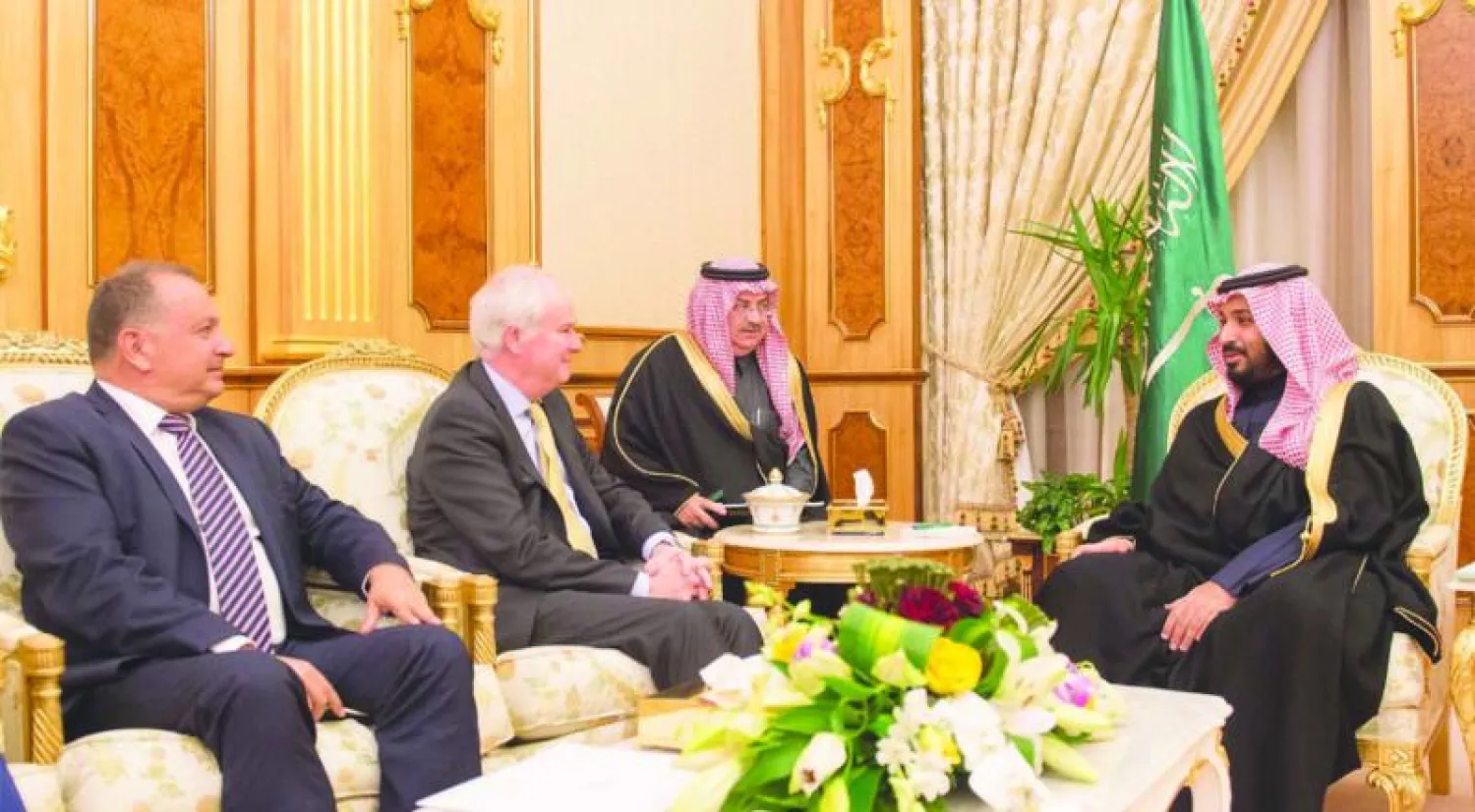 الأمير محمد بن سلمان ولي ولي العهد السعودي لدى لقائه أمس في الرياض مارك ليال غرانت مستشار الأمن القومي لرئيس الوزراء البريطاني (واس)