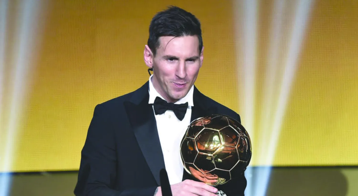 ميسي يحصد الكرة الذهبية مرة جديدة (أ.ف.ب)