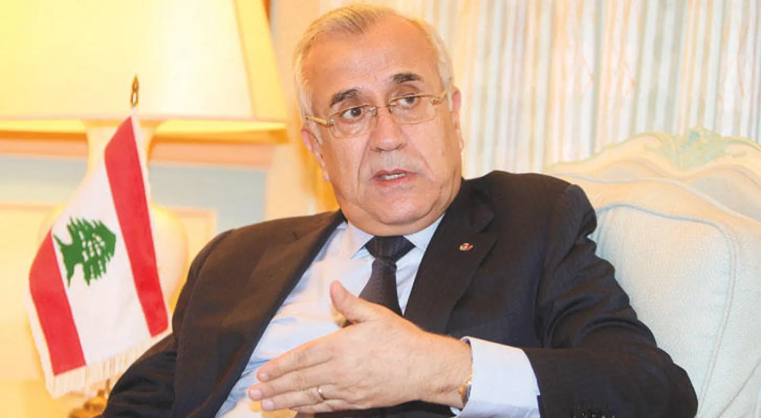 سليمان لـ«الشرق الأوسط»: موقف إيران سلبي.. وضرر حزب الله على لبنان كبير