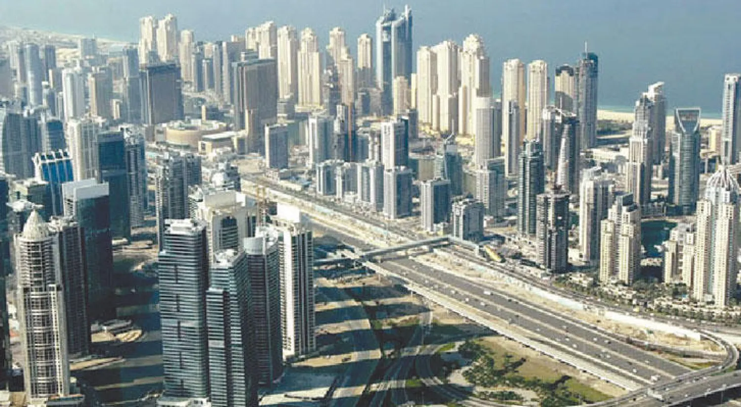 منظر عام لمدينة دبي (رويترز)