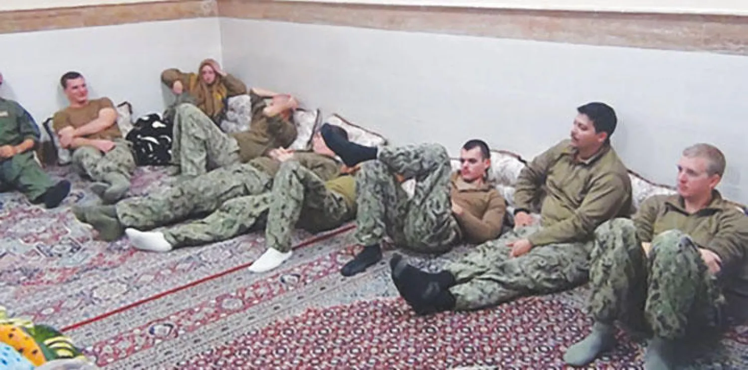 البحارة الأميركيون في مكان غير معروف داخل إيران بعد اتهامهم بدخول المياه الإقليمية الإيرانية (رويترز)