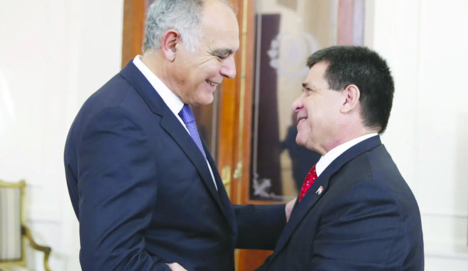 رئيس باراغواي لدى استقباله أمس وزير خارجية المغرب في أسونسيون