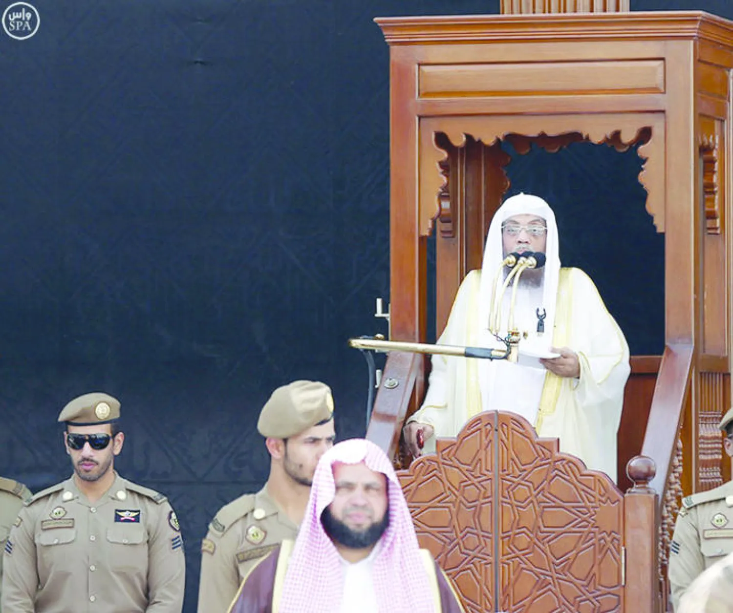 إمام الحرم: اشتداد الكرب على أهل الإسلام يبشر بأن الفرج قريب والنصر آت