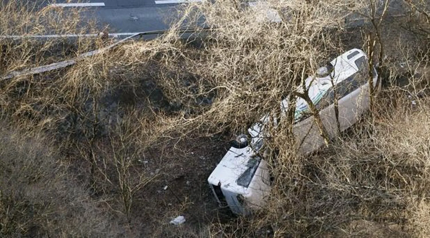 مقتل 14 سائحًا إثر انقلاب حافلة بوسط اليابان