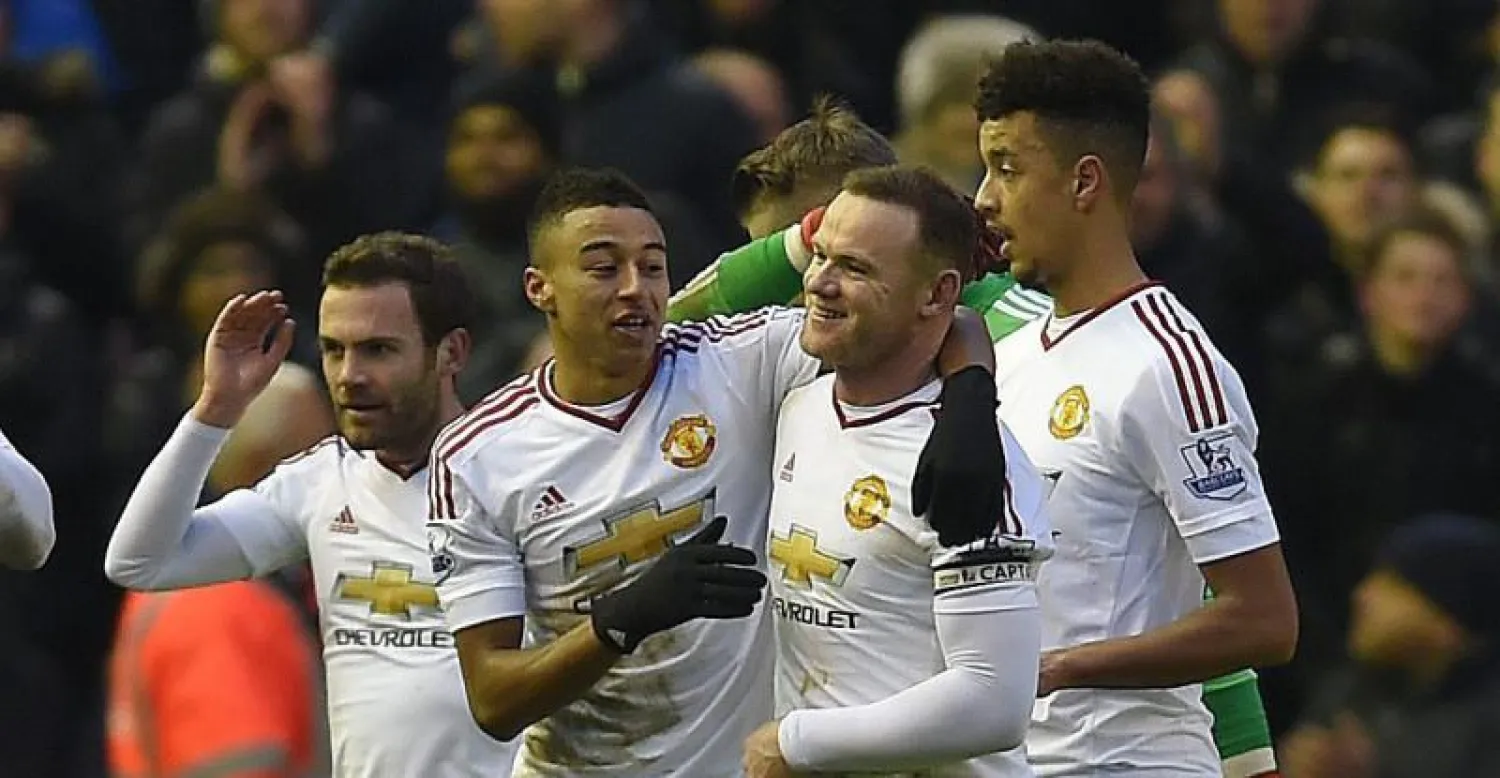 روني يقود مانشستر يونايتد لفوز صعب على ليفربول في الدوري الإنجليزي