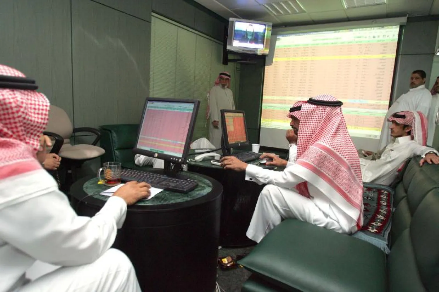 سوق الأسهم السعودية تغلق تداولاتها عند أدنى مستوى لها منذ 5 سنوات