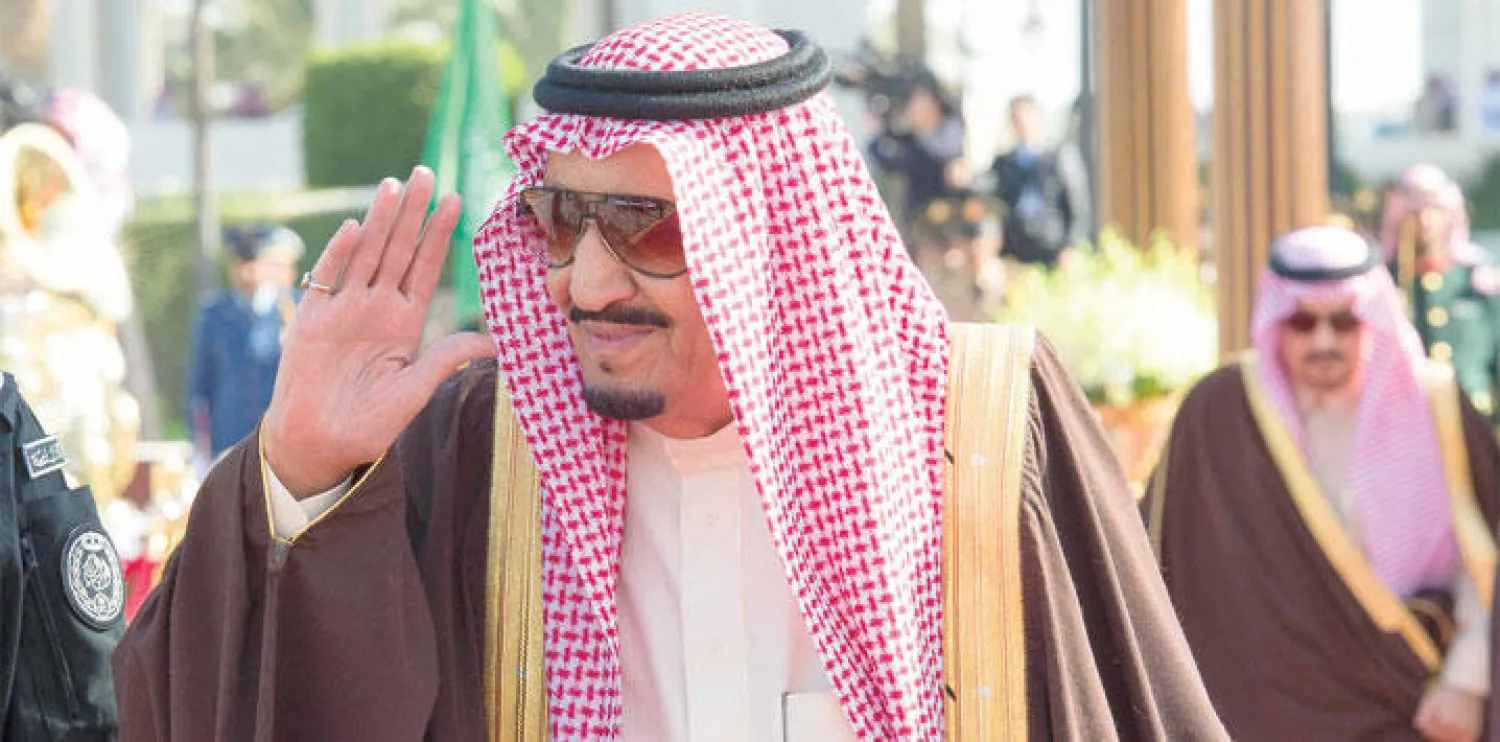 خادم الحرمين الشريفين الملك سلمان بن عبد العزيز لدى استقباله الرئيس الصيني أمس (واس)