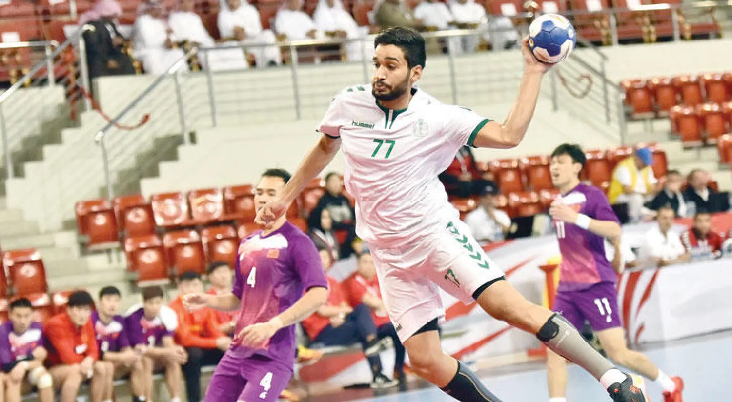 جانب من مباراة المنتخب السعودي أمام الصين («الشرق الأوسط»)