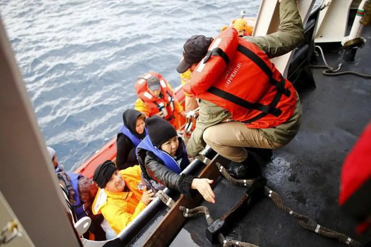 وصول خمسة جثامين لعراقيين من أسرة واحدة لمدينة كركوك قضوا غرقا قبالة السواحل اليونانية