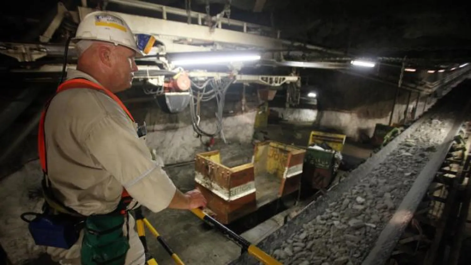 أربعة قتلى في حريق تحت الأرض بمنجم بلاتين في جنوب أفريقيا