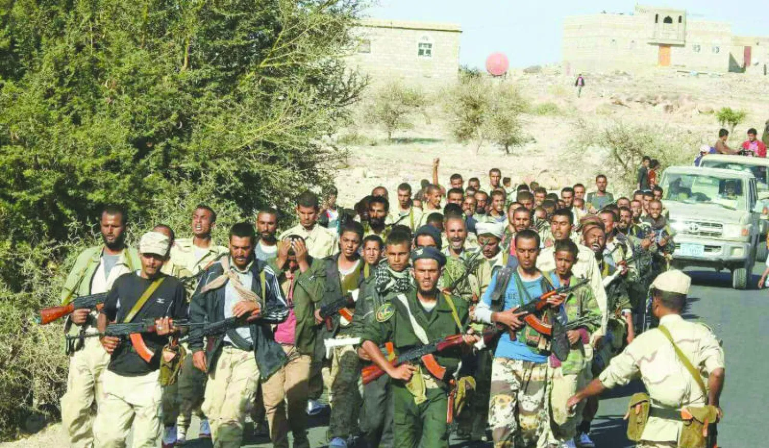 تدريبات عسكرية لأفراد المقاومة الشعبية في البيضاء («الشرق الأوسط»)