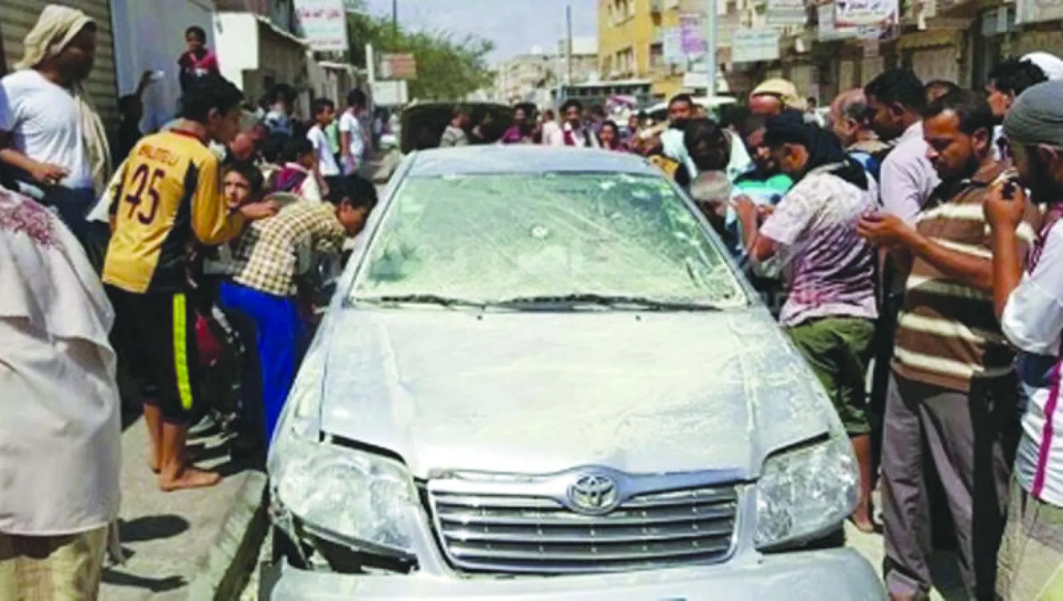 أضرار كبيرة لحقت بسيارة مدير البحث الجنائي في عدن إثر تفخيخها بعبوة ناسفة («الشرق الأوسط»)