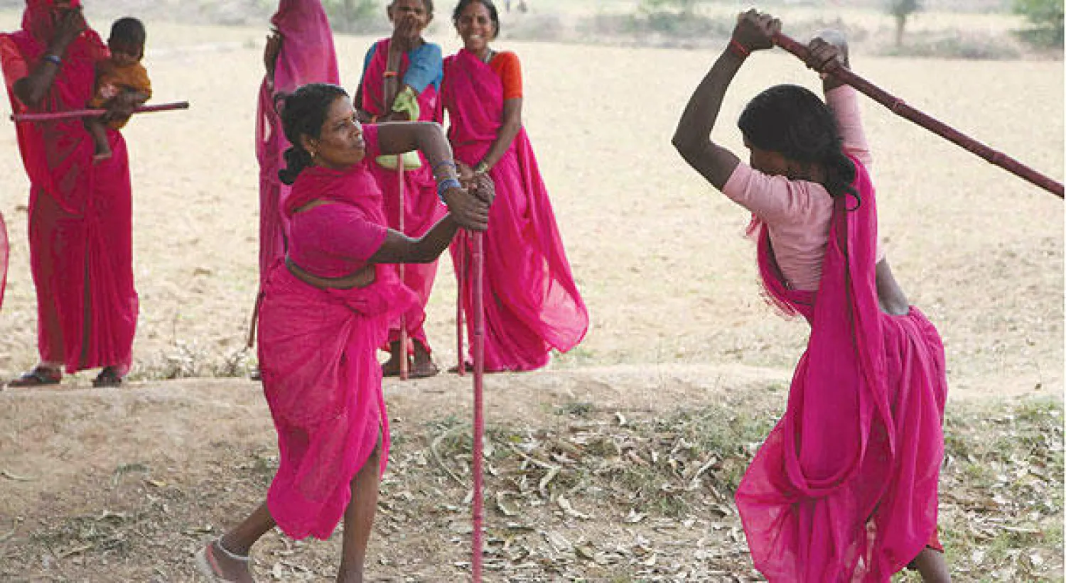 «العصابة القرنفلية» أثناء التدريب