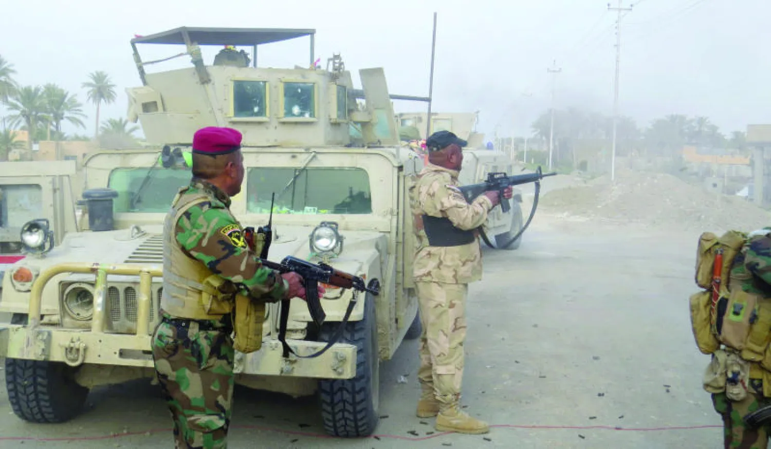 جانب من العمليات لتطهير السجارية شرق الرمادي من مسلحي «داعش» (أ.ف.ب)