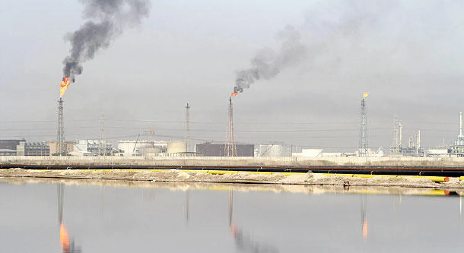 العراق: دعوات لمراجعة سياسة الحكومة في الصناعة النفطية