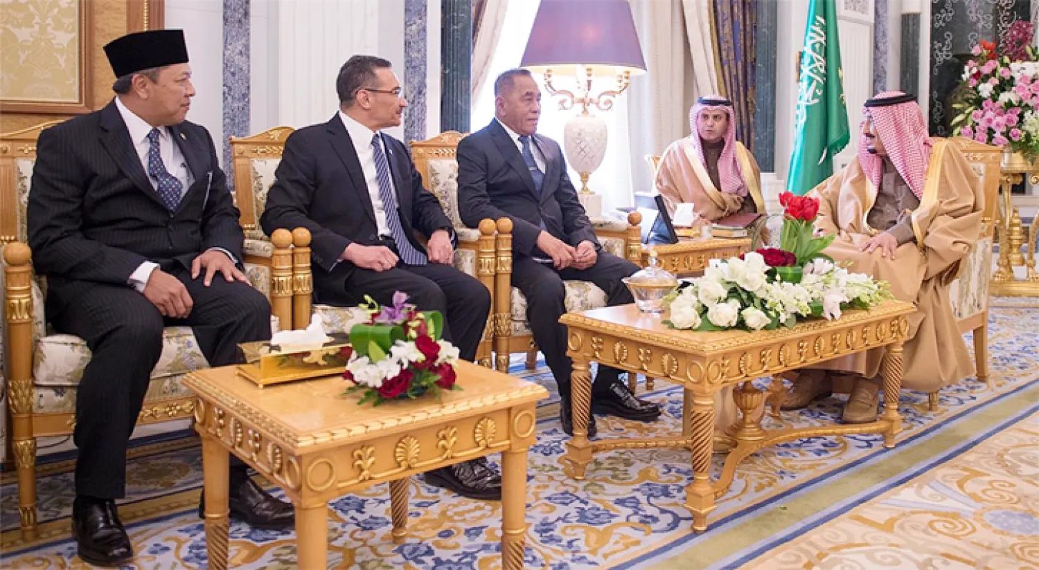 خادم الحرمين الشريفين يستقبل وزيري الدفاع الإندونيسي والماليزي في الرياض