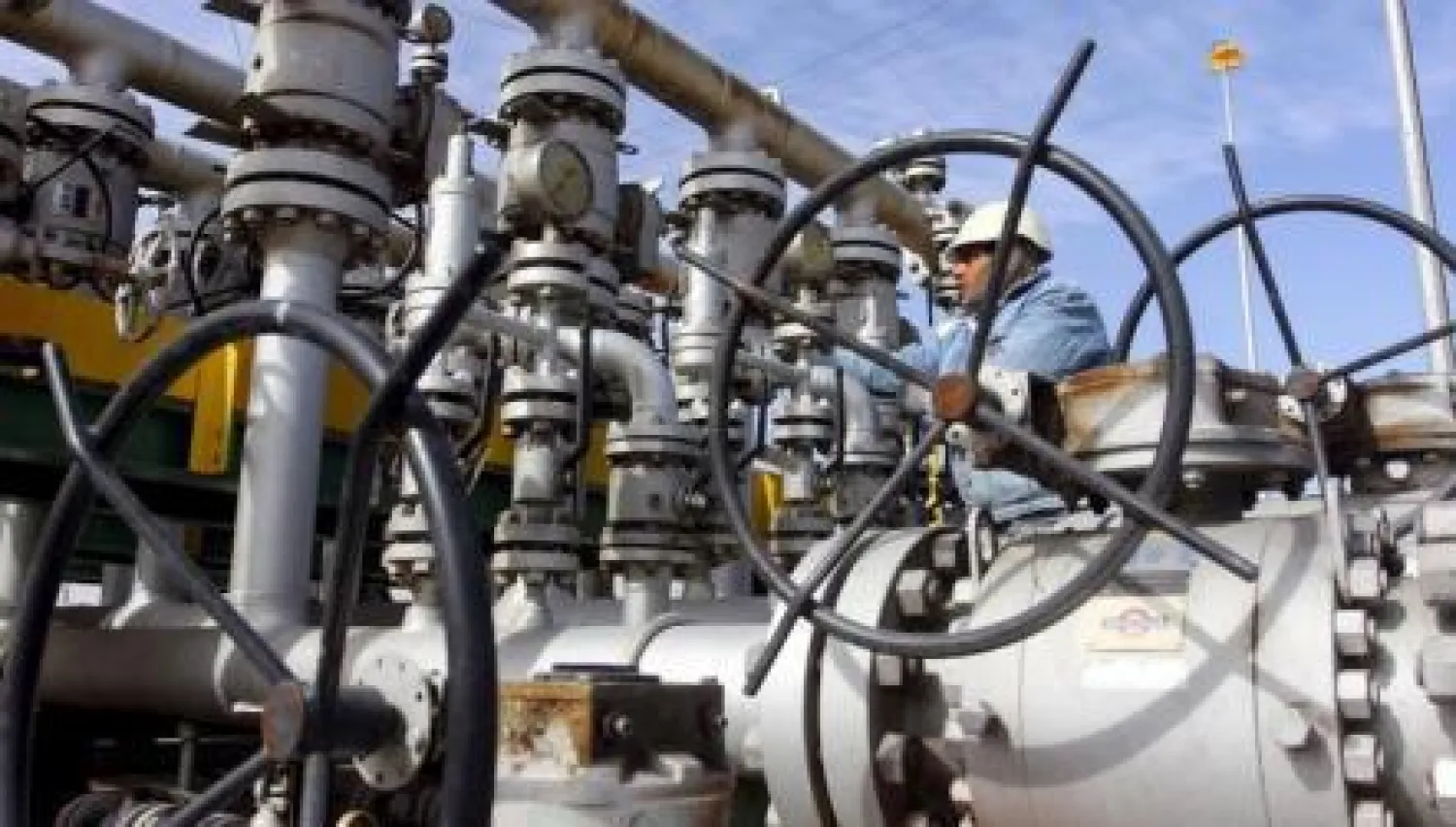 أسعار النفط تتجه للارتفاع للأسبوع الثاني على التوالي