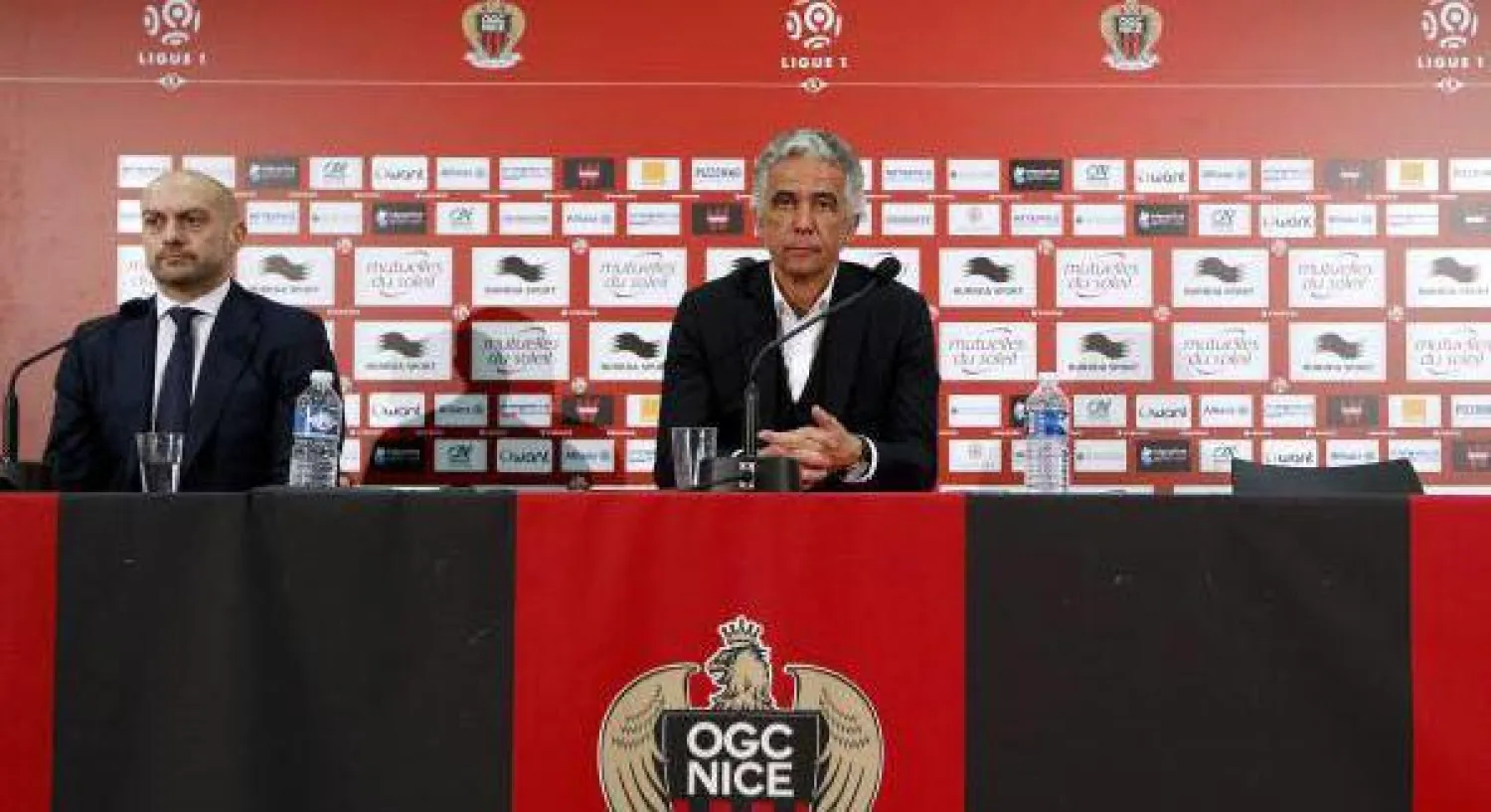 جانب من المؤتمر الصحافي للإعلان عن صفقة الشراء