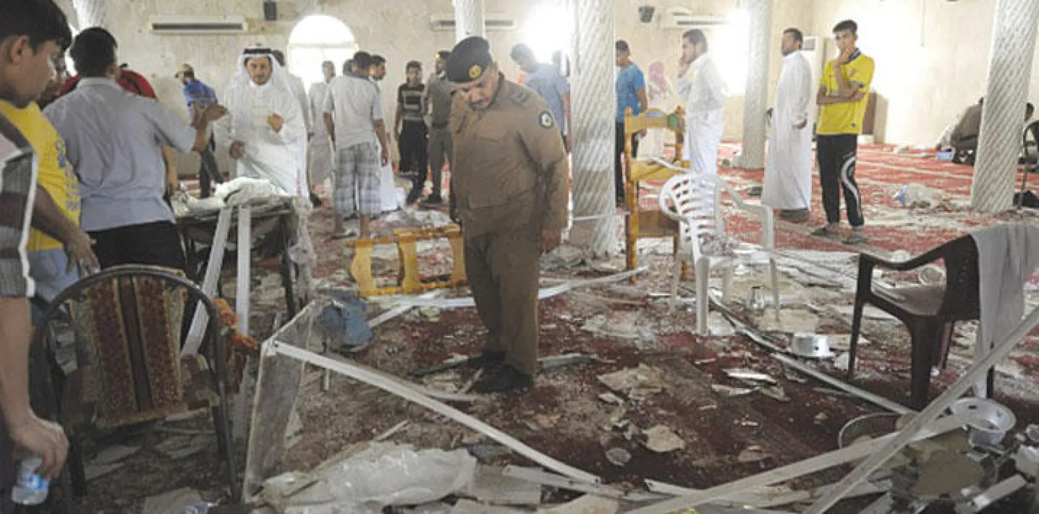 جانب من الدمار الذي خلفه الاعتداء الإرهابي على مسجد في القديح في 22 مايو (آيار) 2015 (غيتي)