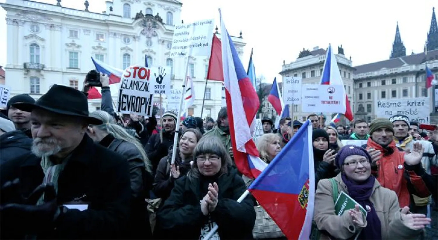 سفارة السعودية في التشيك تحذر مواطنيها بالابتعاد عن أماكن المظاهرات المعادية للإسلام