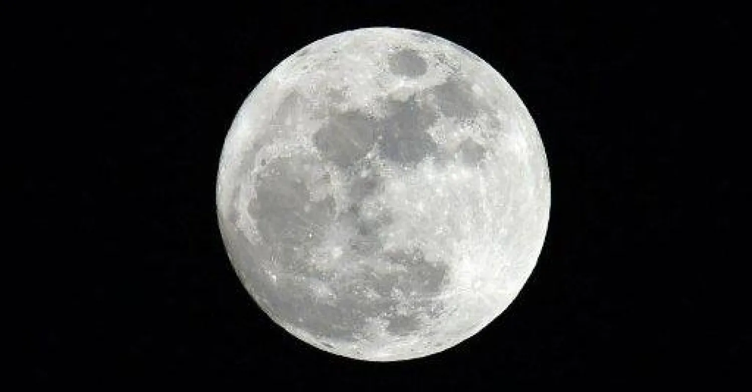 وكالة الفضاء الأوروبية تعتبر القمر مكانًا محتملاً للتنقيب عن المعادن