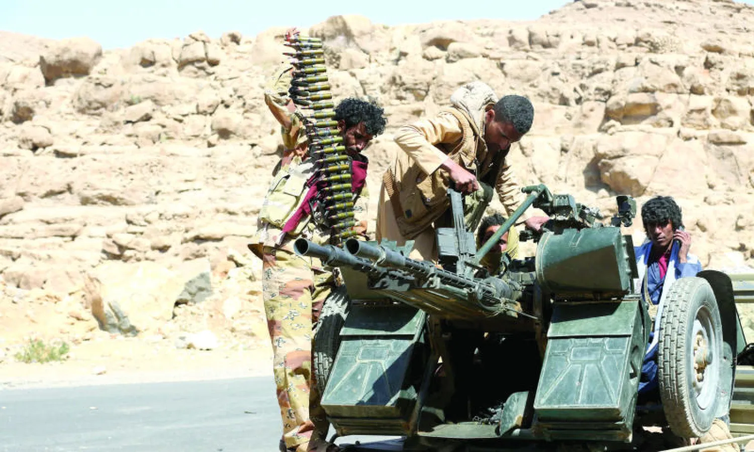 تكثف المقاومة الشعبية، في محافظة صنعاء تحركاتها وسط القبائل المحيطة بالعاصمة صنعاء (رويترز)