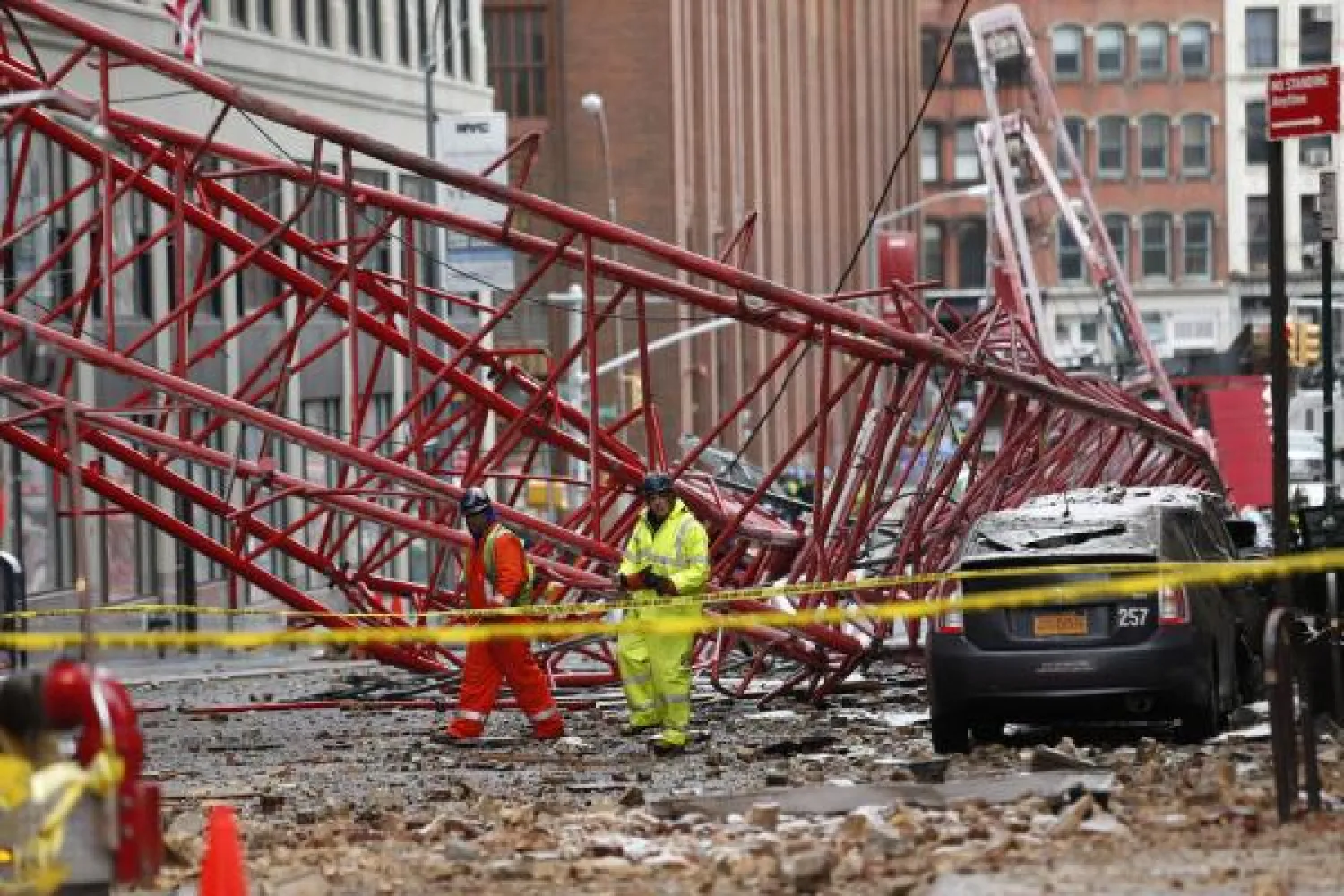 قتيل و3 جرحى بانهيار رافعة بناء ضخمة في وسط مانهاتن