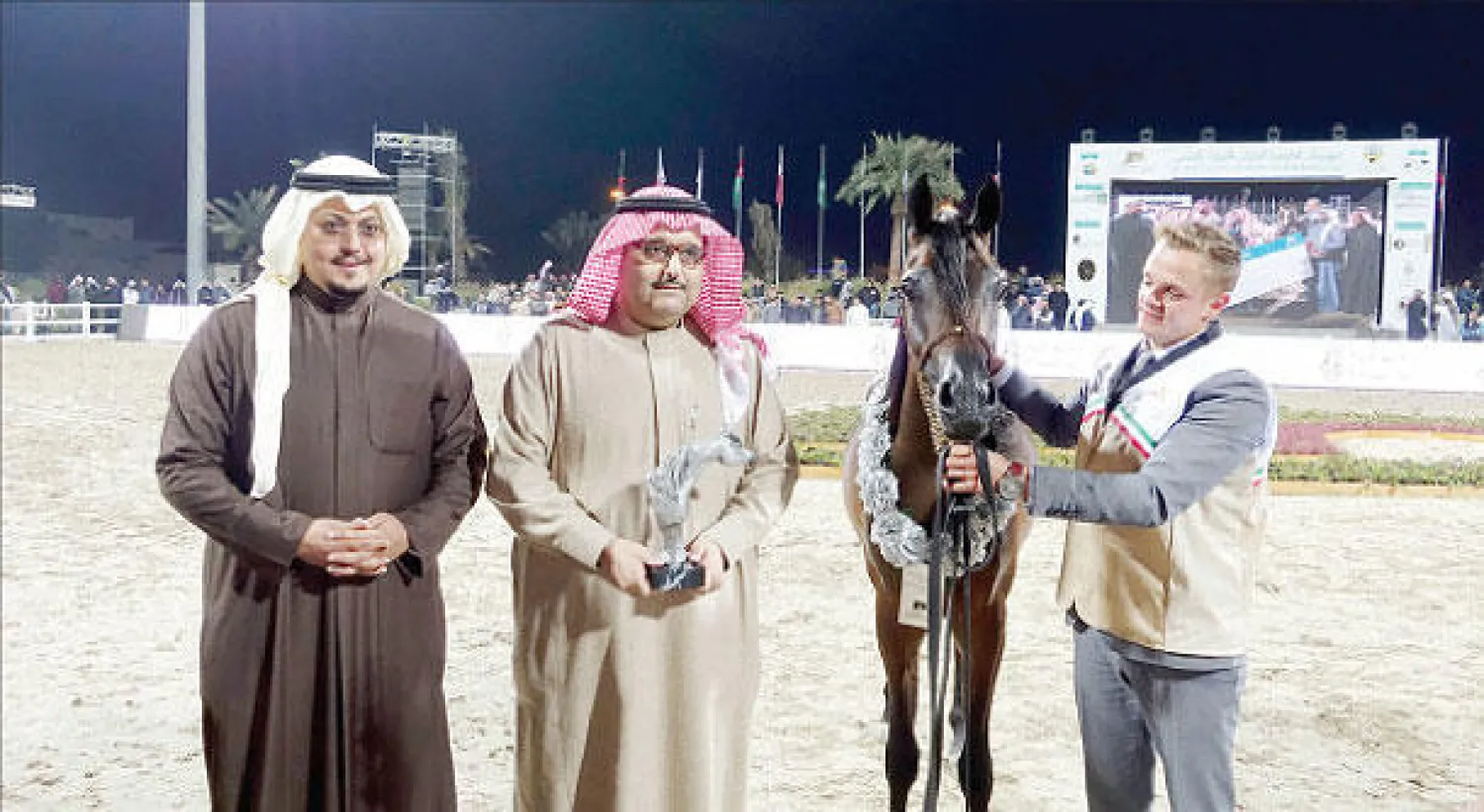 حققت المهرة بنت الريح (إنتاج مربط عذبة) الوصافة والميدالية الفضية للمهرات في بطولة الكويت الدولية  لجمال الجواد العربي بنسختها الخامسة في «بيت العرب» تحت رعاية أمير دولة الكويت («الشرق الأوسط»)