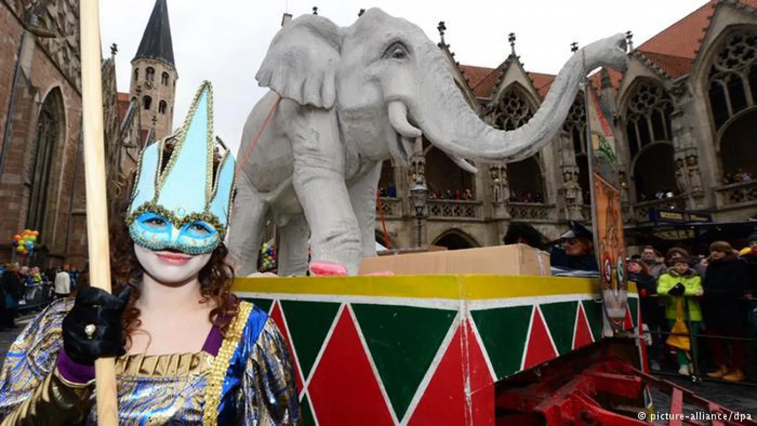 ألمانيا تطلق فعاليات كرنفال «براونشفايج» بعد إلغائه بسبب «تهديد إرهابي»