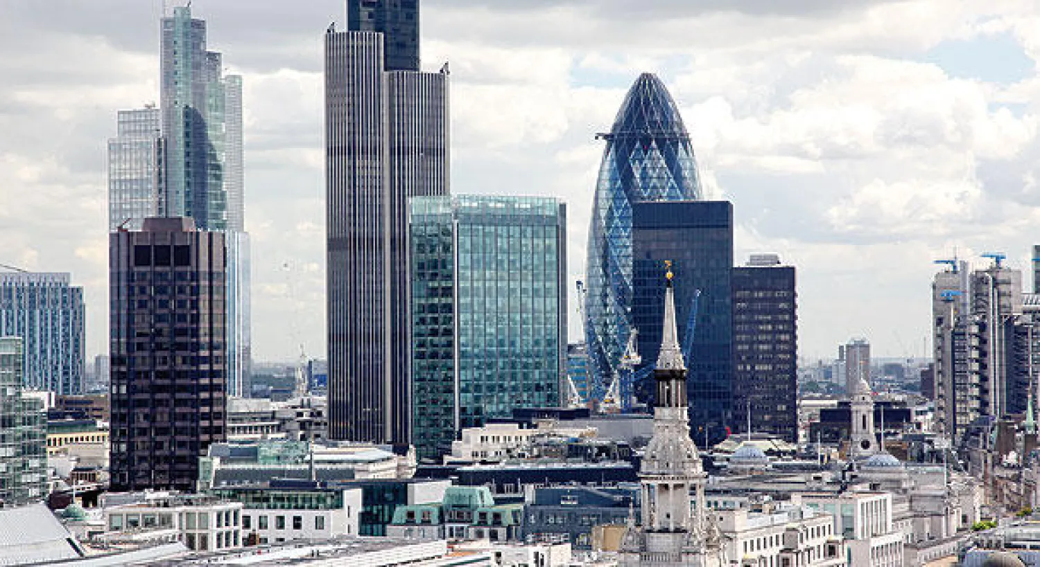 إمكانية خروج بريطانيا من الاتحاد الأوروبي تلقي بظلالها على قطاع المال في لندن