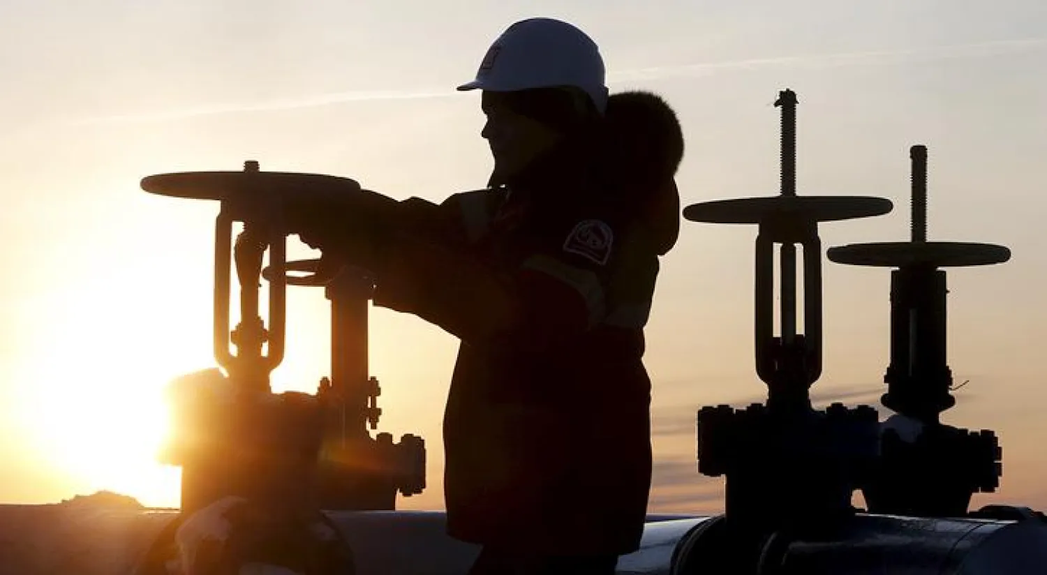 هبوط أسعار النفط بفعل وفرة المخزون الأميركي والمخاوف الاقتصادية