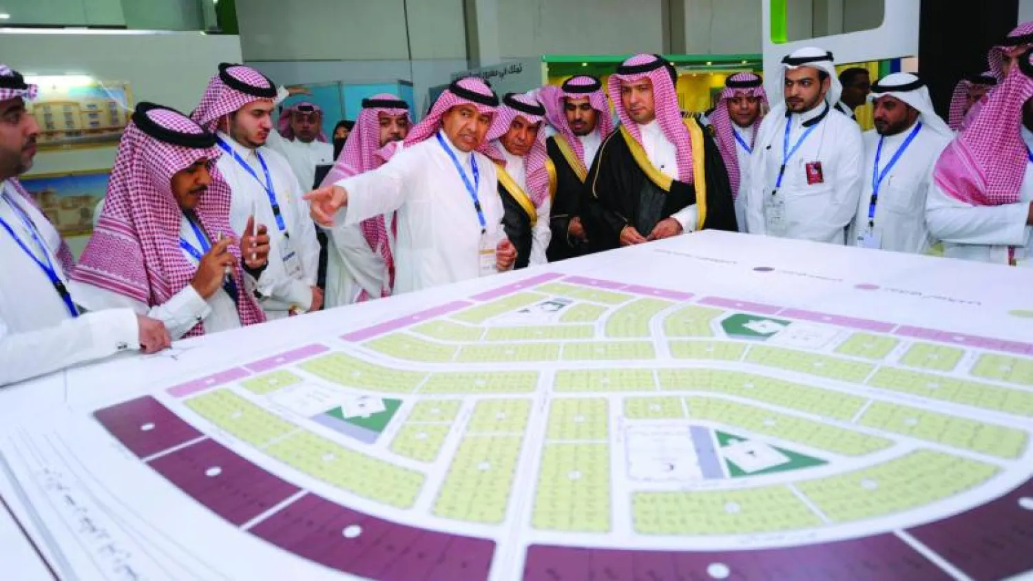 ماجد الحقيل وزير الإسكان السعودي خلال افتتاحه فعاليات معرض «ريستاتكس جدة العقاري 2016»  (واس)