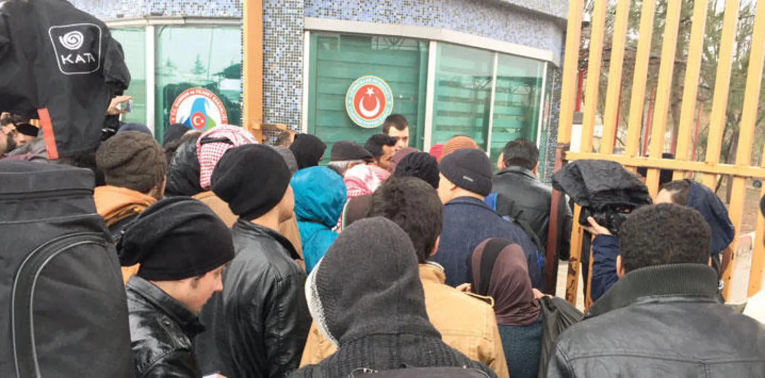 مقاتلون سوريون على الحدود («الشرق الأوسط»)