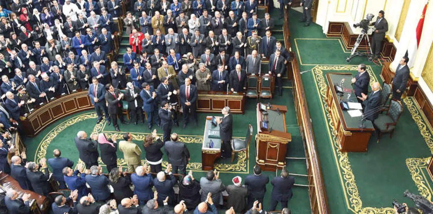 الرئيس المصري عبد الفتاح السيسي يعلن بدء الدورة البرلمانية الجديدة بانتقال السلطة التشريعية إلى مجلس النواب الجديد في القاهرة أمس («الشرق الأوسط»)