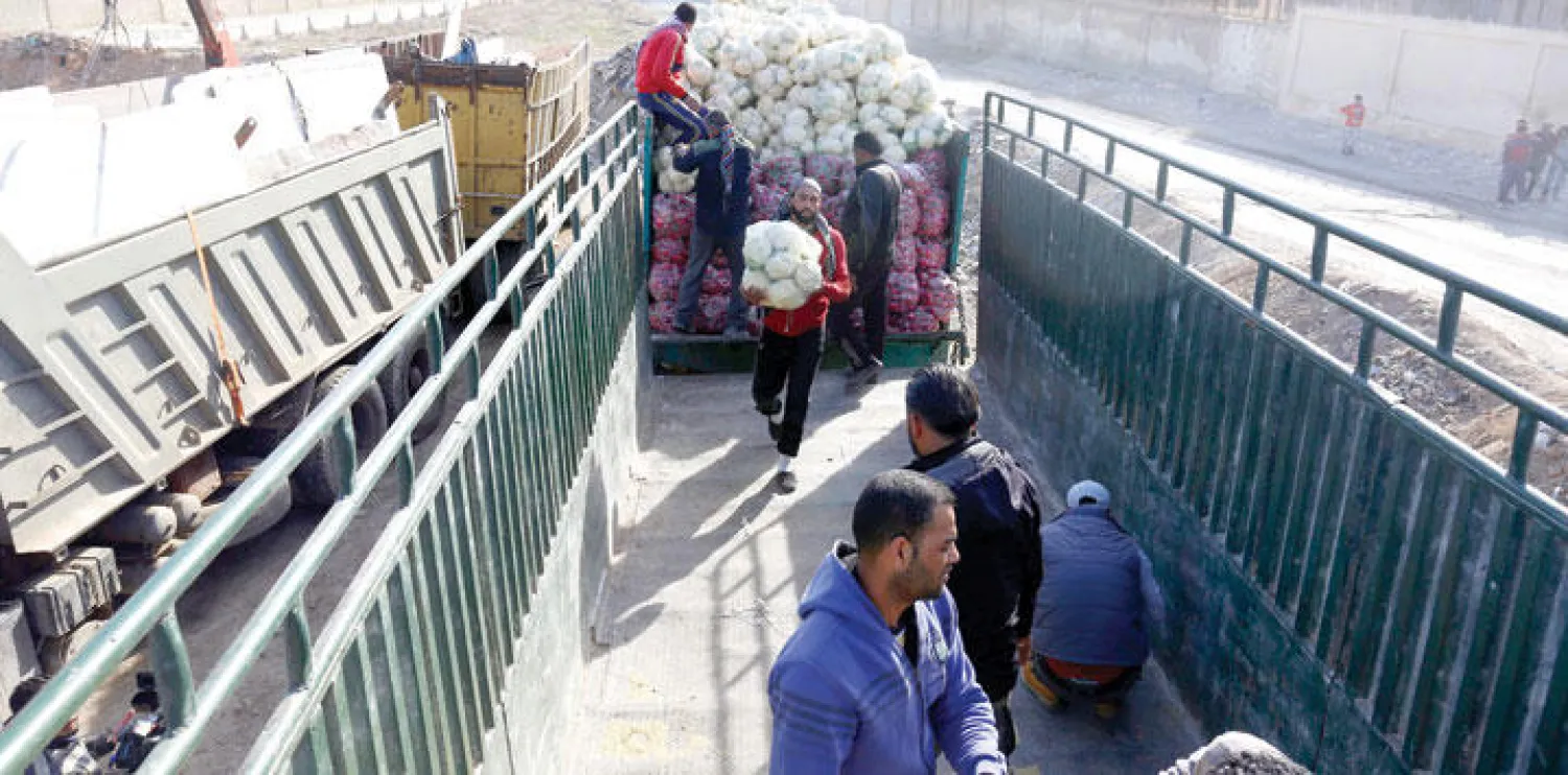 مساعدات في طريقها إلى منطقة دوما قرب دمشق (إ.ب.أ)