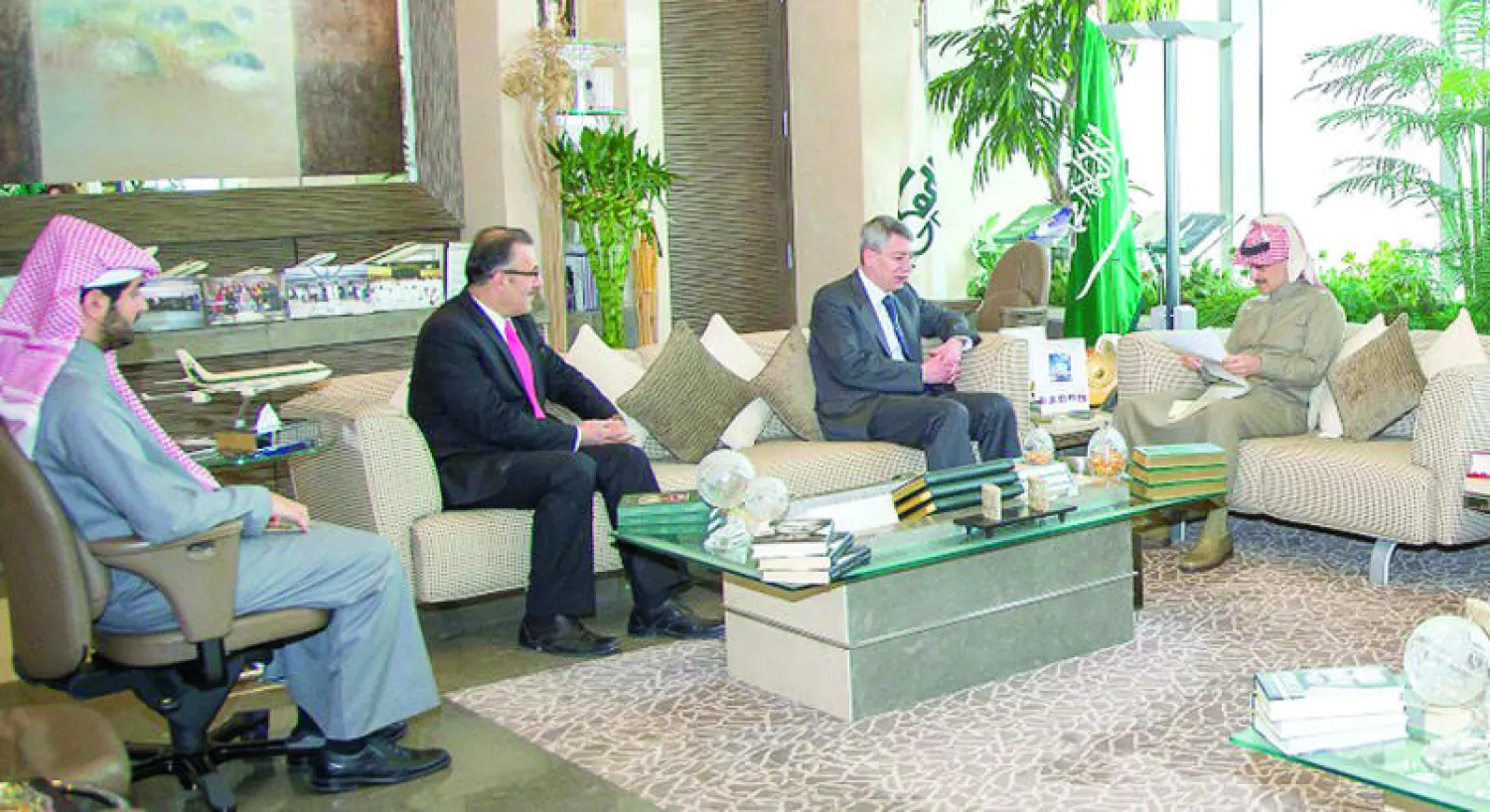 الأمير الوليد بن طلال يستقبل السفير التركي