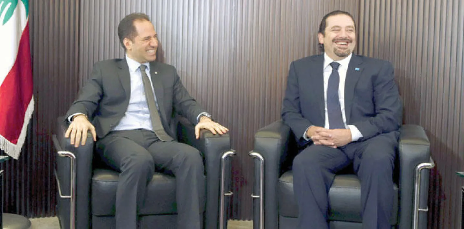 رئيس الوزراء اللبناني الأسبق سعد الحريري في حديث مع سامي الجميل رئيس حزب الكتائب في بيروت أول من أمس (رويترز)