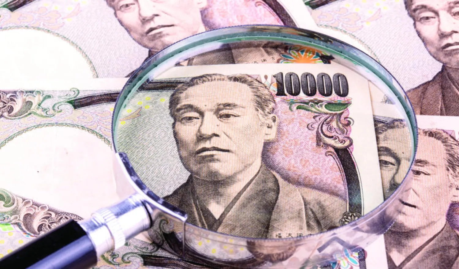ارتفاع الين يزيد من التحديات مع انكماش الاقتصاد الياباني