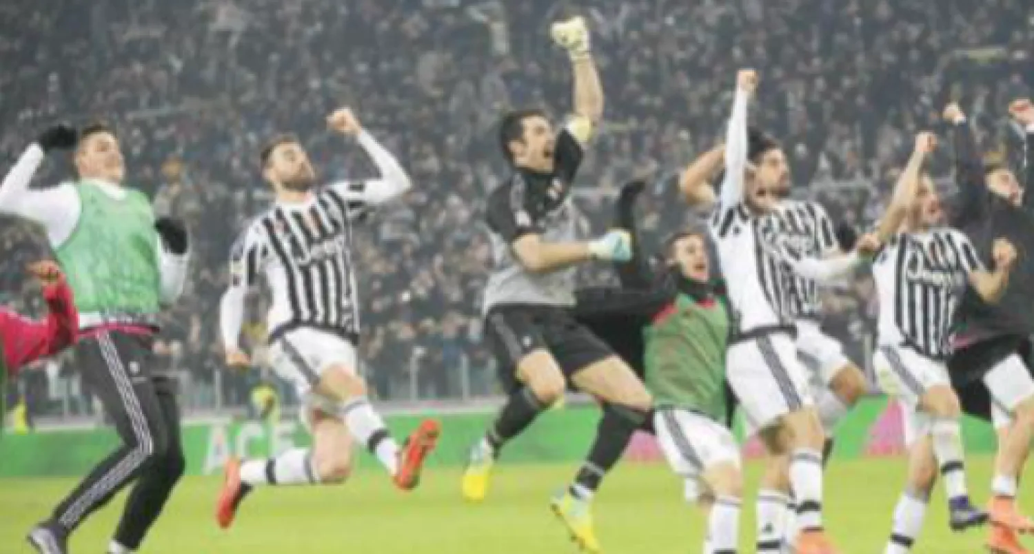 يوفنتوس يسعى للمحافظة على الصدارة التي انتزعها من نابولي في الجولة السابقة (رويترز)