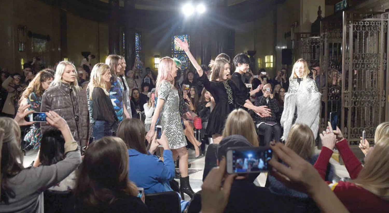 «أسبوع لندن» يخاطب العالم بالبث والتسويق المباشر