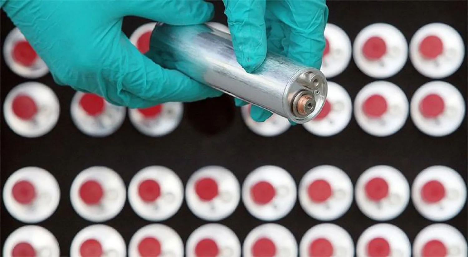 الأمم المتحدة تحظر شحن بطاريات «الليثيوم-أيون» على الطائرات المدنية