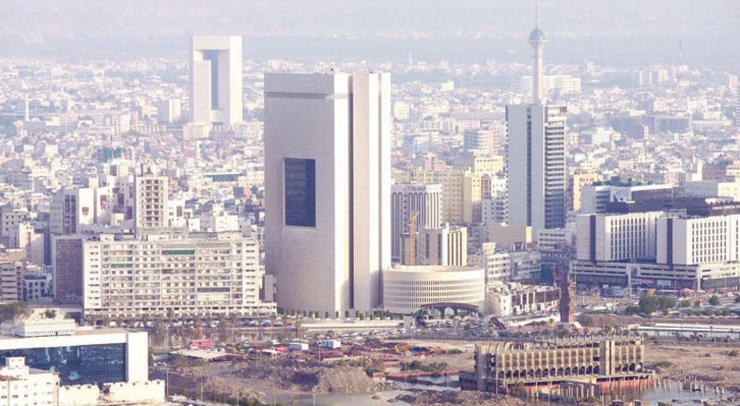 شمل الانخفاض في قيمة الصفقات العقارية كلا من قطاعي السوق السكنية والتجارية